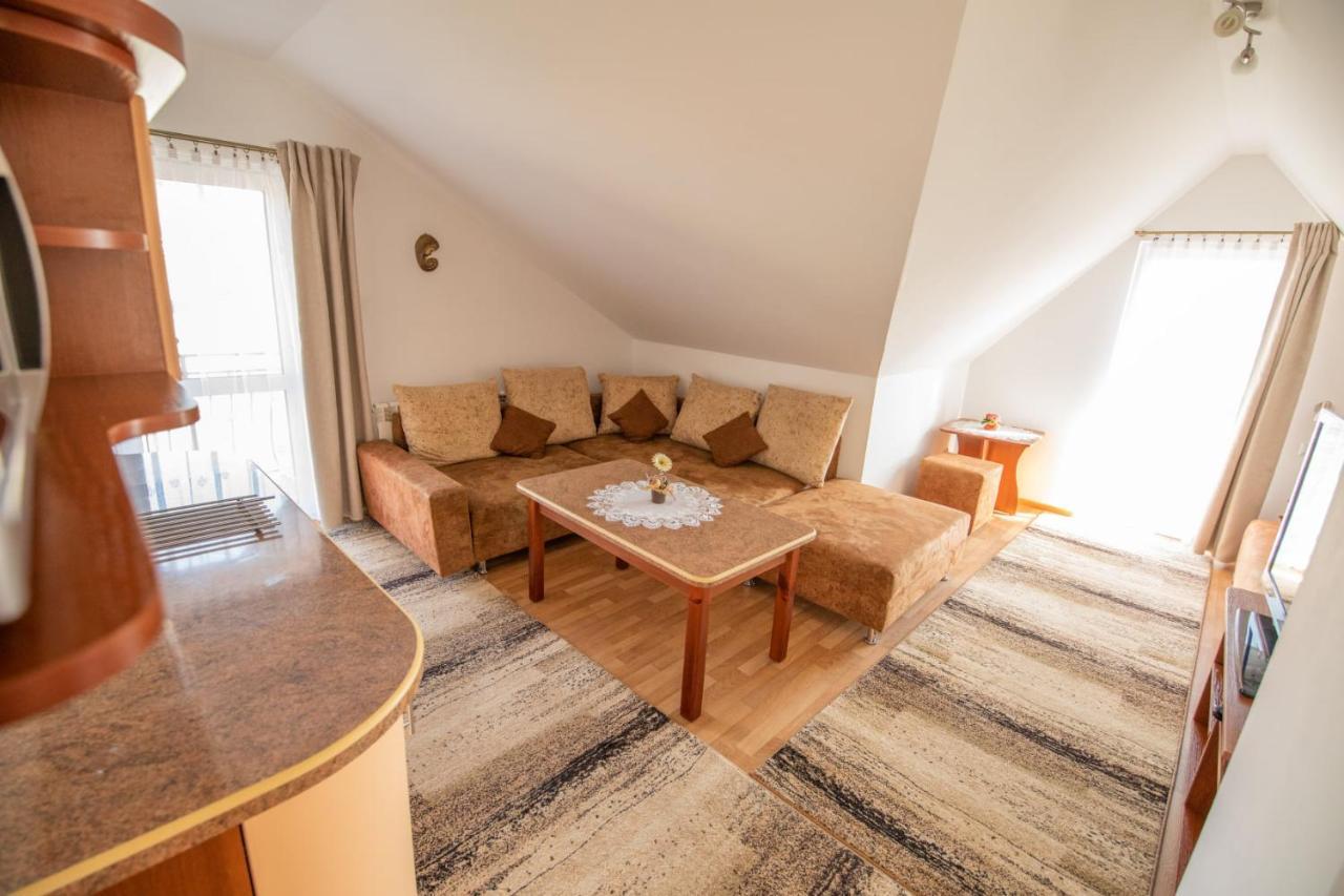 Pokoje I Apartament U Lucyny Czarna Gora Ruang foto